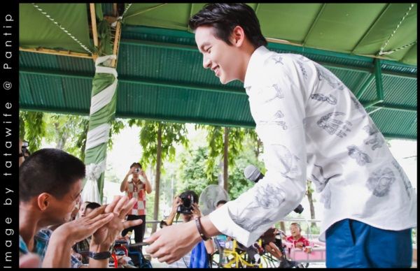 เจมส์ จิรายุ กับกิจกรรมอิ่มบุญ สร้างความสุขให้น้อง ณ บ้านราชาวดี