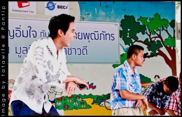 เจมส์ จิรายุ กับกิจกรรมอิ่มบุญ สร้างความสุขให้น้อง ณ บ้านราชาวดี