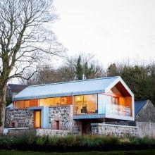 Stone and Glass Barn: Contemporary Style for a Traditional Building