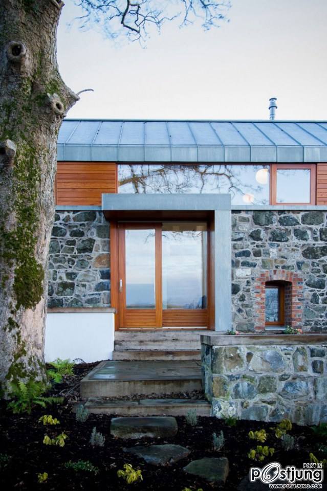 Stone and Glass Barn: Contemporary Style for a Traditional Building