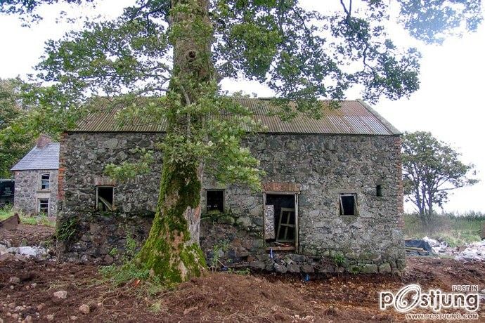 Stone and Glass Barn: Contemporary Style for a Traditional Building