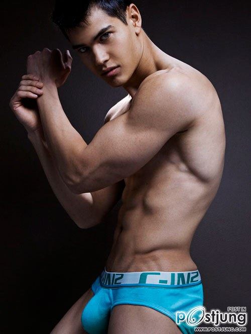 Simon Tham