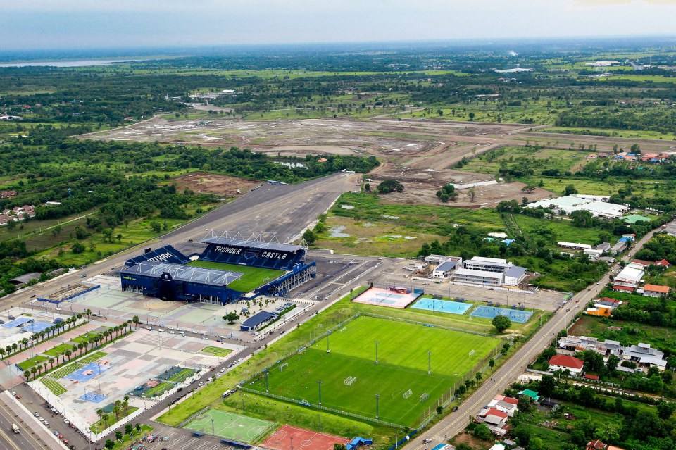 ภาพมุมสูงจากด้านหน้าสนาม i-mobile stadium, Buriram