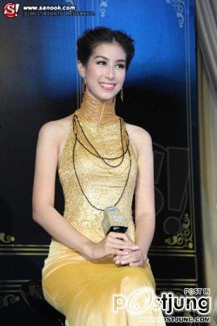 มิ้นต์ ชาลิดา นางเอกช่องสาม สวยสะกดสายตา ผู้คน กลางห้าง เซ็นทรัลเวิลดิ์