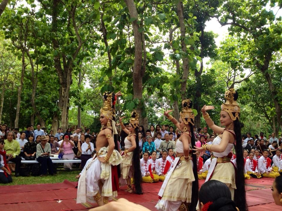 ไหว้ครูคณะวิจิตรศิลป์ มช ปี2556