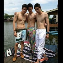 อร้าย.!!!!! . . . . .  พระเอก Hormones The Series หล่อ แซ่บ เวอร์ ในเบื้องหลัง หนังสือ สุดสัปดาห์