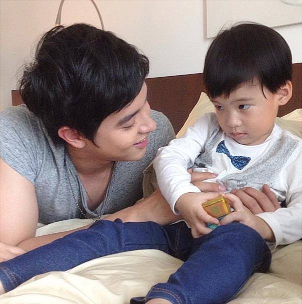 ลูกเรากับเจมส์จิเอง คิดถึงลูกของเราจัง