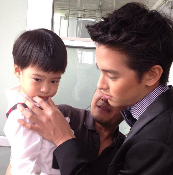 ลูกเรากับเจมส์จิเอง คิดถึงลูกของเราจัง