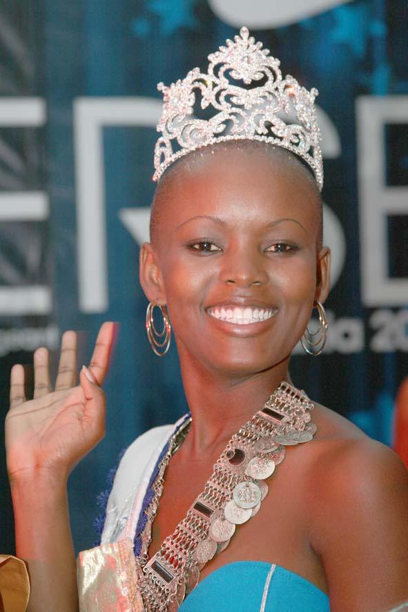 ได้รับมงกุฎ Miss Tanzania 2007 ที่ประเทศของนาง