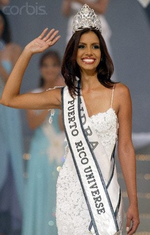 ได้รับมงกุฎ Miss Puerto Rico 2004 ทีประเทศของนาง