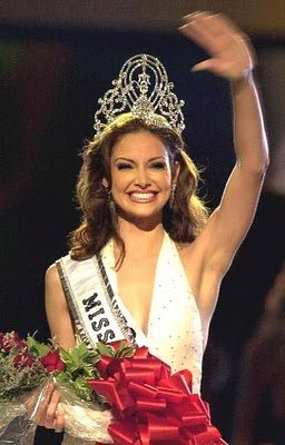 คว้ามงกุฎ Miss Universe 2001 ได้สำเร็จ