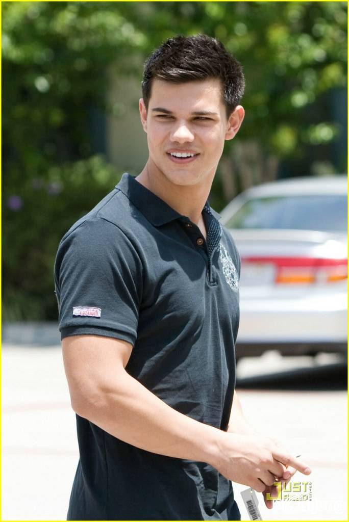 Taylor Lautner กล้ามน่ากัดๆ