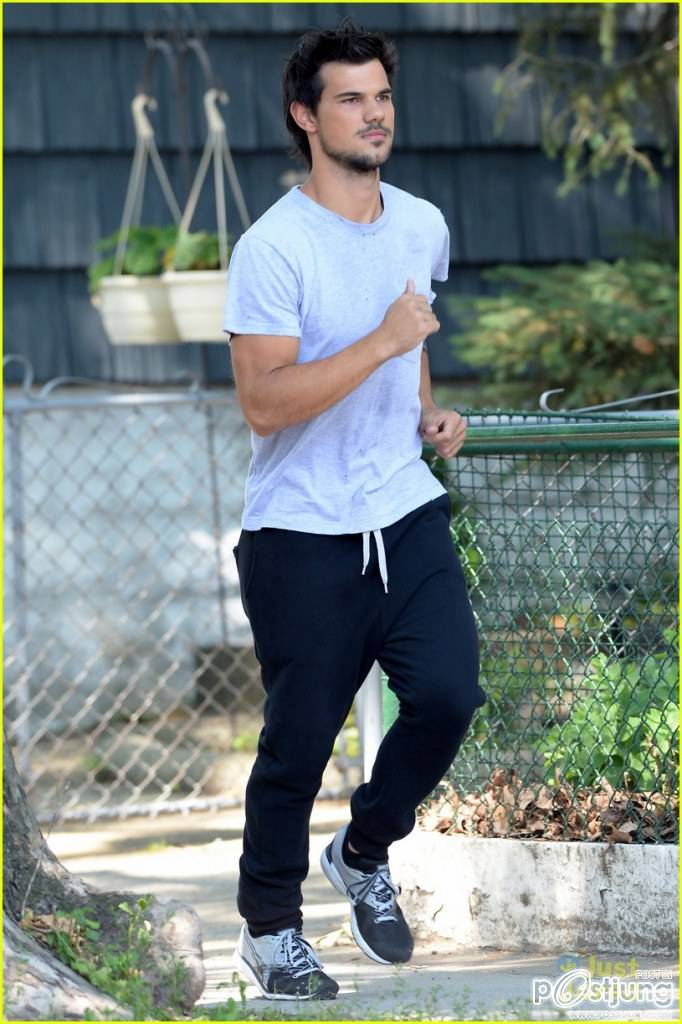 Taylor Lautner กล้ามน่ากัดๆ