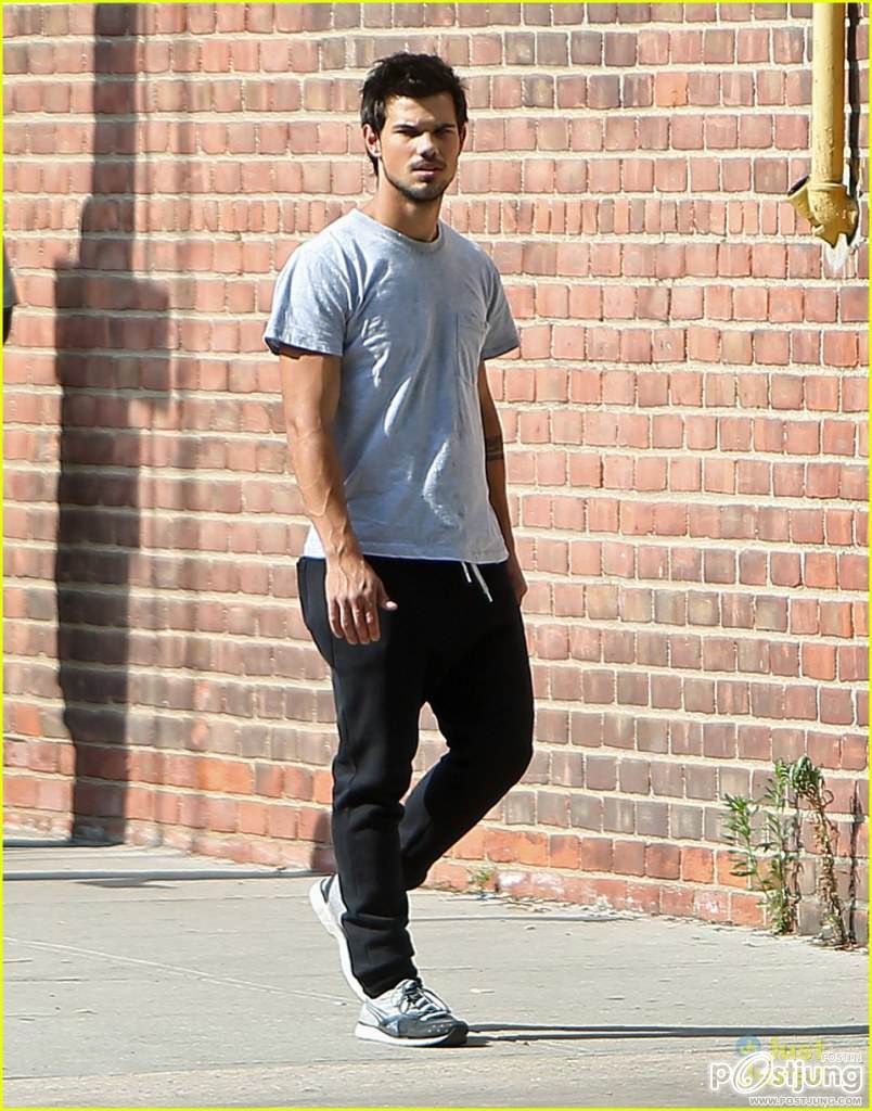 Taylor Lautner กล้ามน่ากัดๆ