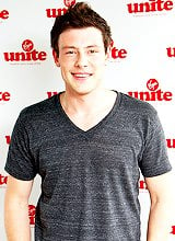 Cory Monteith หรือฟินน์แห่ง Gleeเสียชีวิตแล้ว T^T