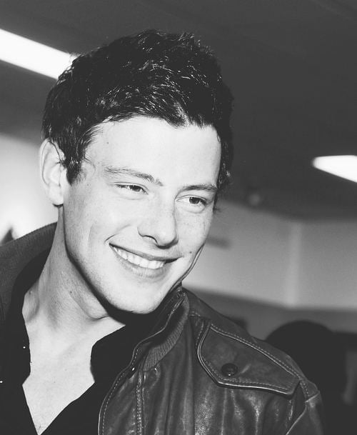 Cory Monteith หรือฟินน์แห่ง Gleeเสียชีวิตแล้ว T^T