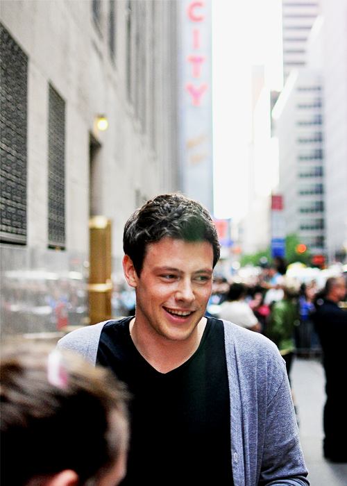 Cory Monteith หรือฟินน์แห่ง Gleeเสียชีวิตแล้ว T^T