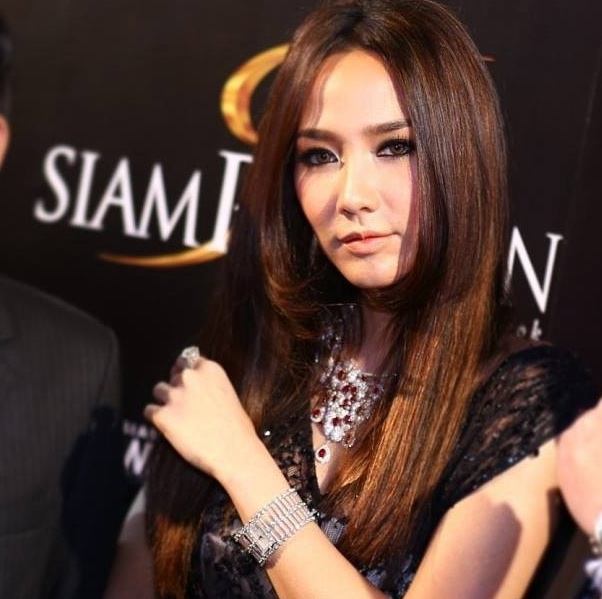 สวยเริ่ดดุจนางพญา ประมวลภาพ Siam paragon watch expo 2013 !!!!!