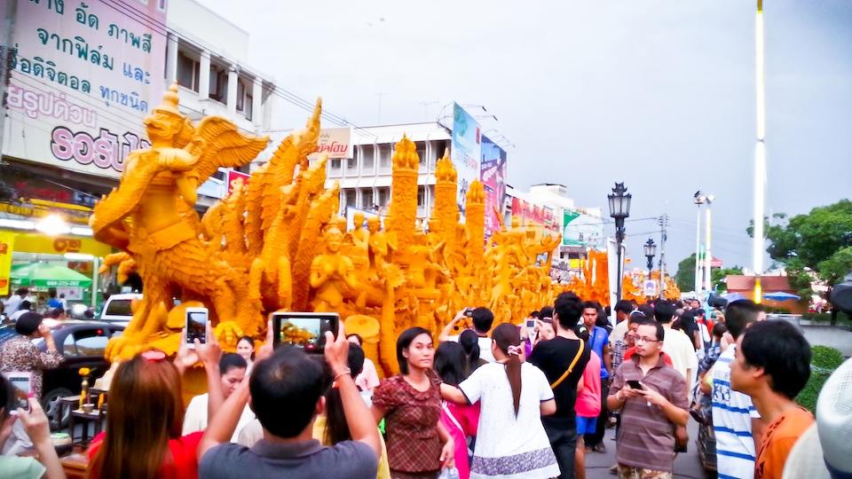 ททท.เชิญเที่ยวงานแห่เทียนโคราช ยิ่งใหญ่ อลังการ ต้นตำนานแห่เทียนของไทย