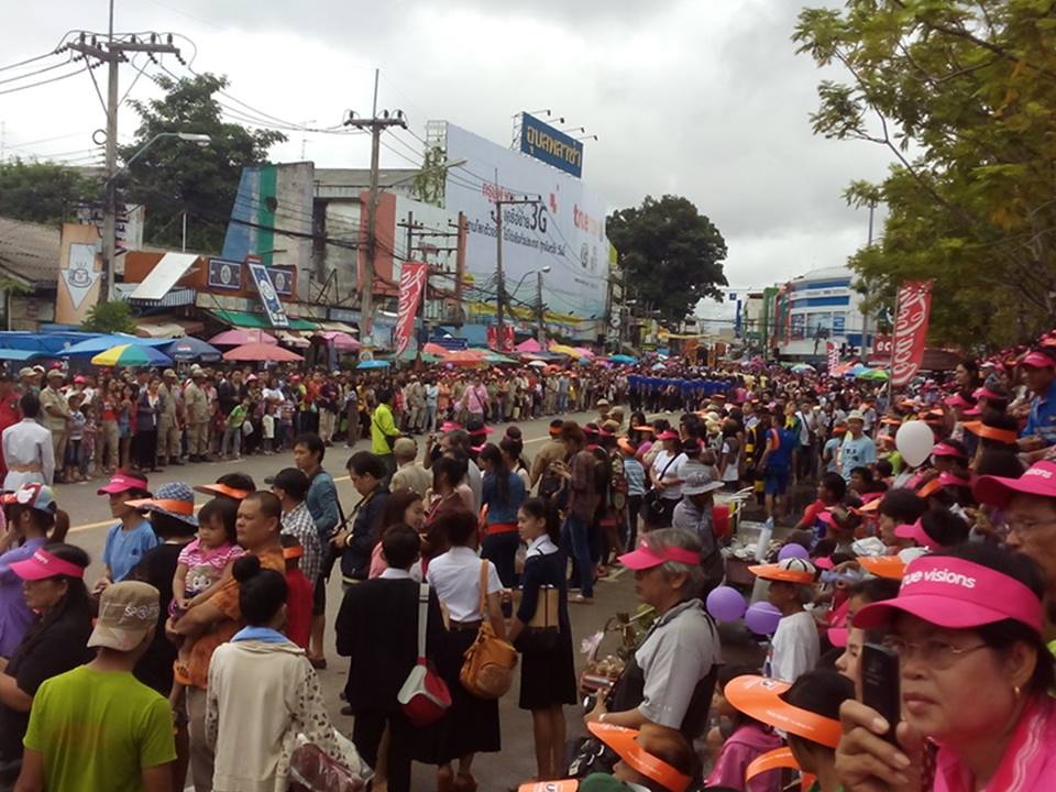 ภาพบรรยากาศประทับใจแห่เทียนพรรษาอุบลราชธานีปี2556