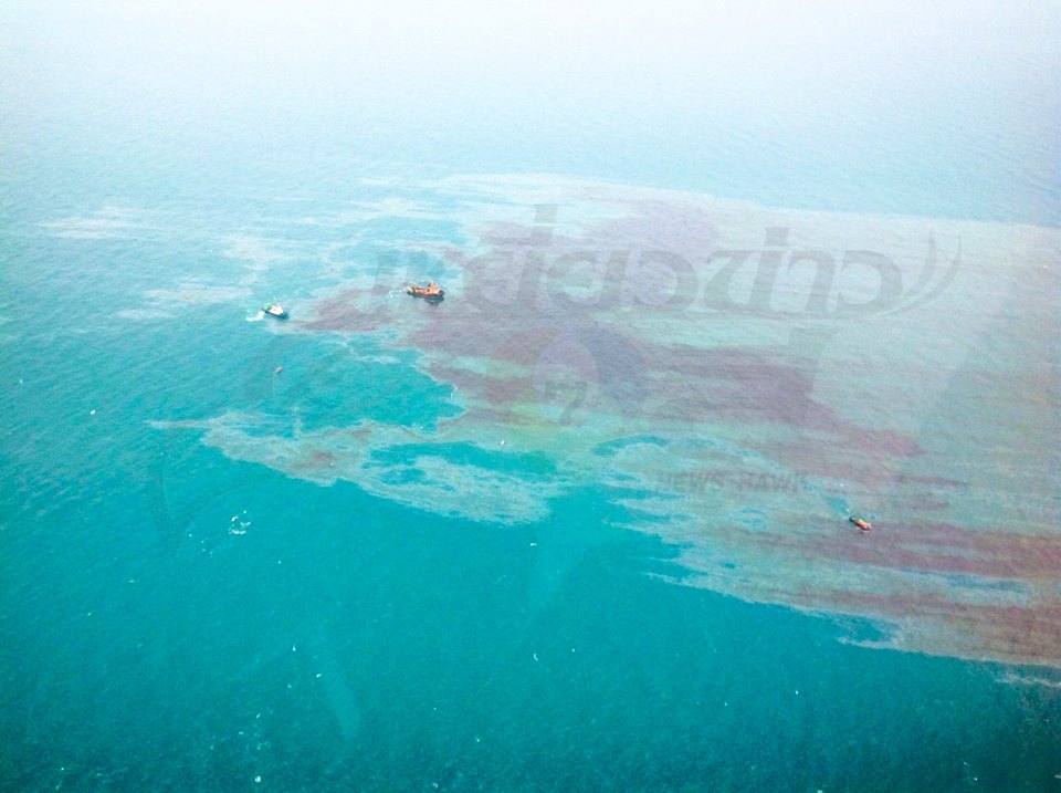 ประกาศเกาะเสม็ด เป็นเขตภัยพิบัติ หลังน้ำมันรั่ว ทะลักเต็มชายหาด