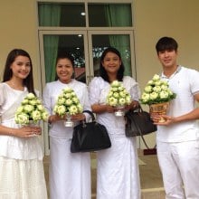 ณเดชน์ ญาญ่า ควงคู่ร่วมทำบุญพร้อมคุณแม่ ที่วัดนาหลวง