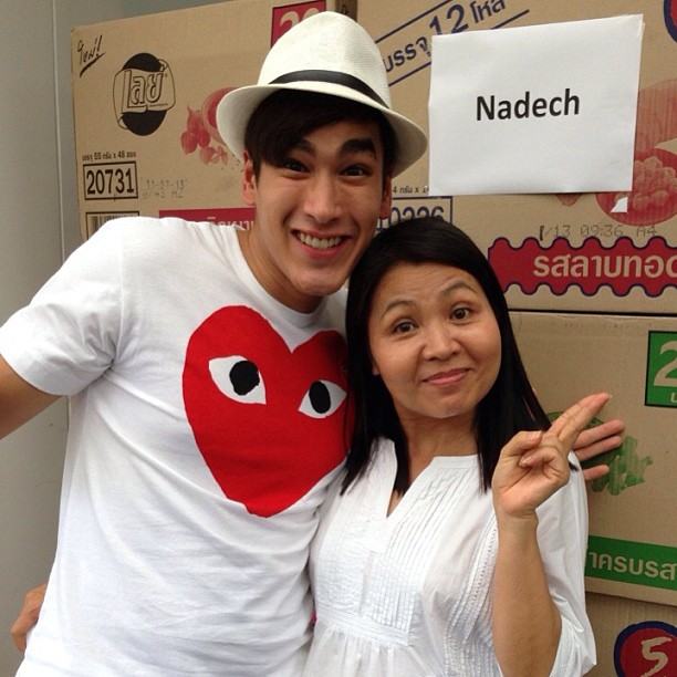 แม่ณเดชน์ - แม่ตุ๊กกี้ ได้รับเลือกเป็นแม่ดีเด่น 2556