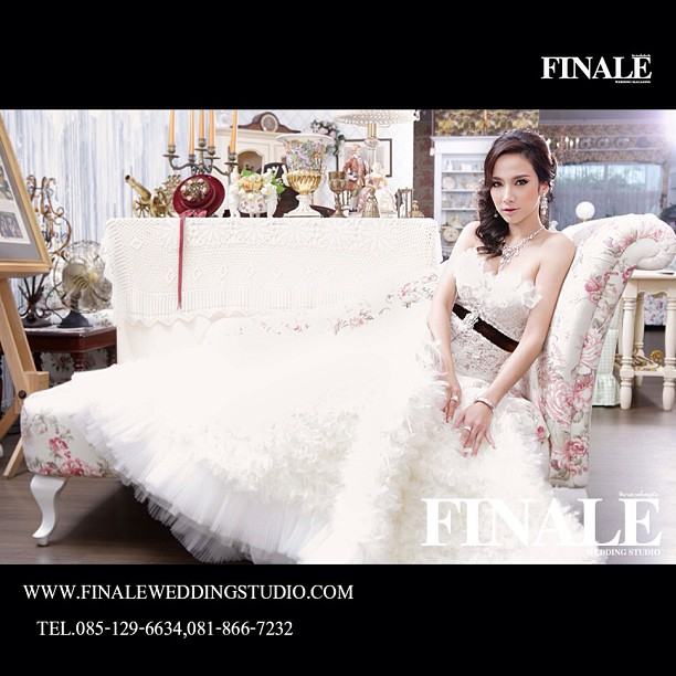 อั้ม พัชราภา กับแฟชั่น แบรนด์ FINALE WEDDING STUDIO