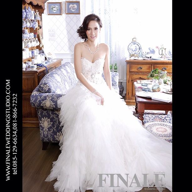 อั้ม พัชราภา กับแฟชั่น แบรนด์ FINALE WEDDING STUDIO