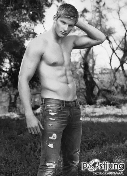 Alexander Ludwig : Abercrombie & Fitch