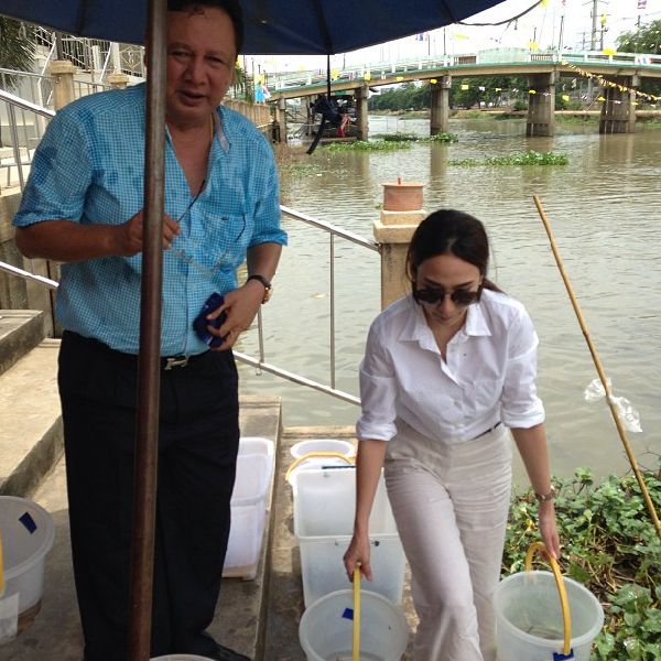 ซุปตาร์เบอร์ 1 ของสยามประเทศ อั้ม พัชราภา กับ การใส่ชุด ไปทำบุญ จ้าาา