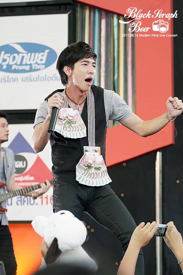 โตโน่ ภาคิน