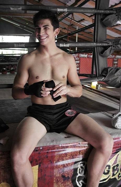 สองพี่น้องสุดหล่อจากเวทีThai Fight