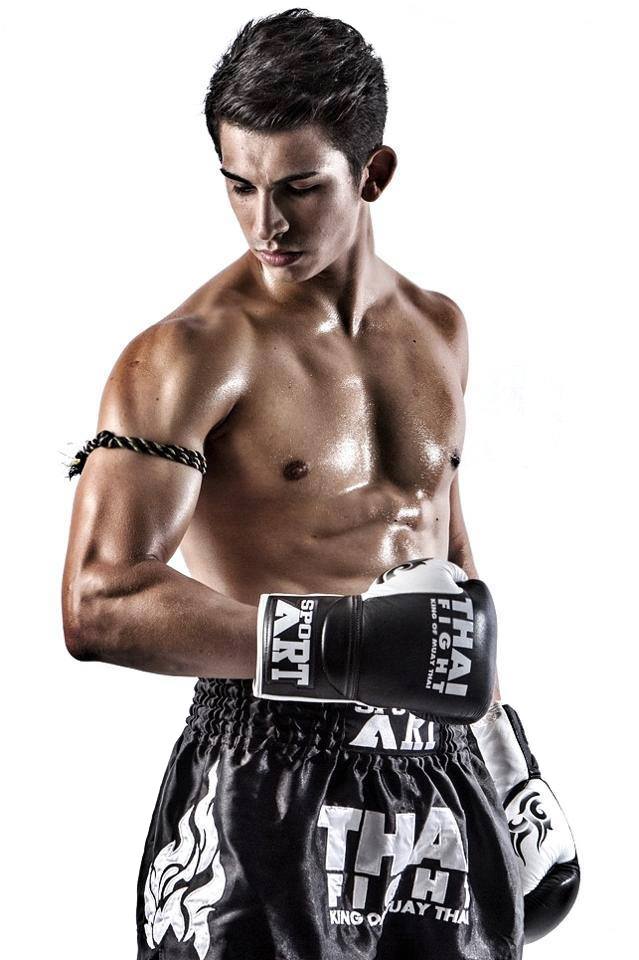 สองพี่น้องสุดหล่อจากเวทีThai Fight