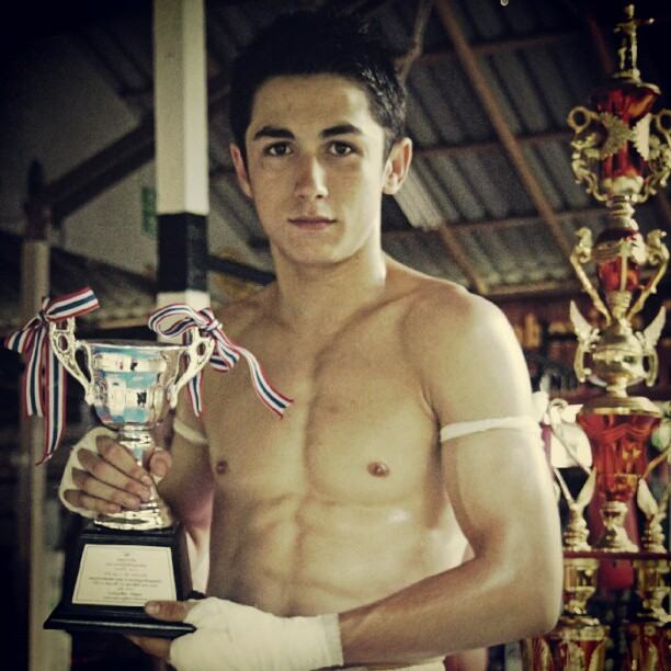 สองพี่น้องสุดหล่อจากเวทีThai Fight