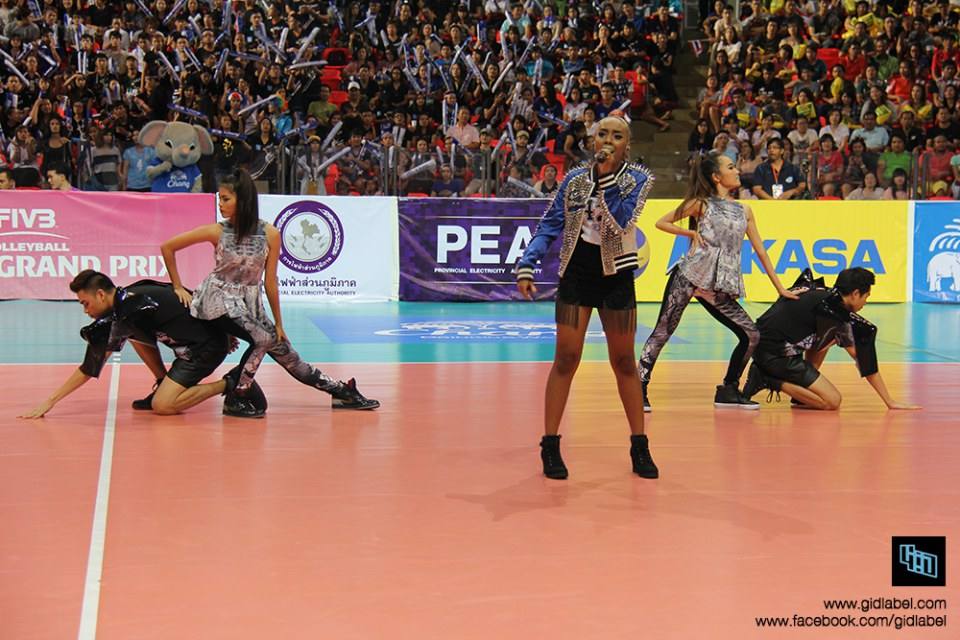 "ตาตั้น" ร้อง เต้น @Volleyball World Grand Prix 2013