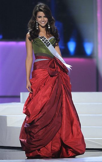 ชุดราตรียอดแย่บนเวที Miss Universe 2011 10 อันดับ