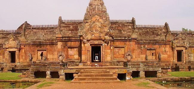 ปราสาทหินพนมรุ้ง สถานที่ถ่ายทำละคร สาปพระเพ็ง มนต์ขลัง อารยธรรม แหล่งท่องเที่ยวสวยงามมาก