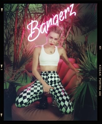 รวมภาพ Photoshoot ล่าสุดของ Miley Cyrus สำหรับอัลบั้มใหม่ของเธอ Bangerz โดยว่ากันว่าอัลบั้มนี้จะมีศิลปินที่มาร่วมงานกับเธอ