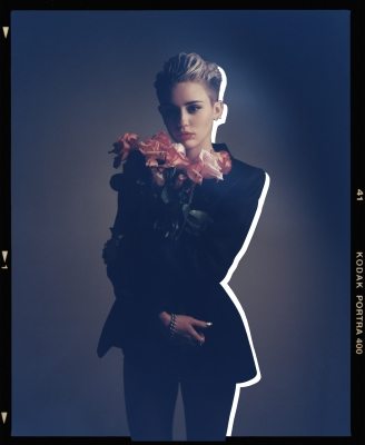 รวมภาพ Photoshoot ล่าสุดของ Miley Cyrus สำหรับอัลบั้มใหม่ของเธอ Bangerz โดยว่ากันว่าอัลบั้มนี้จะมีศิลปินที่มาร่วมงานกับเธอ