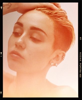 รวมภาพ Photoshoot ล่าสุดของ Miley Cyrus สำหรับอัลบั้มใหม่ของเธอ Bangerz โดยว่ากันว่าอัลบั้มนี้จะมีศิลปินที่มาร่วมงานกับเธอ