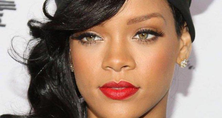 Rihanna สวยเฉี่ยว ร้อนระอุ มากๆค่ะ