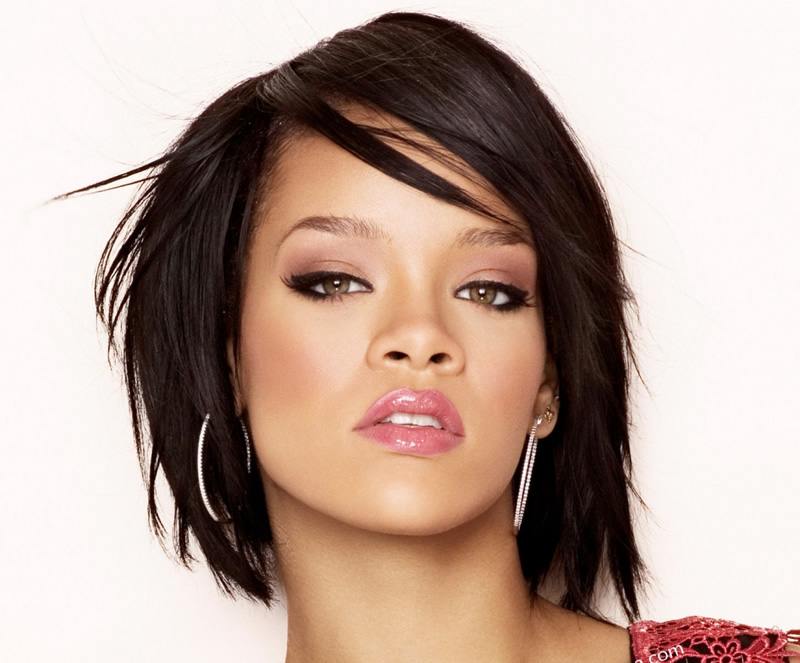 Rihanna สวยเฉี่ยว ร้อนระอุ มากๆค่ะ