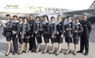 ชุดuniformของสายการบิน Etihad สายการบินแห่งชาติของสหรัฐอาหรับเอมิเรตส์ และมีเที่ยวบินตรงจาก BKK ถึง Abu Dhabi เมืองหลวง ทุกวันเลยค๊าาา!!