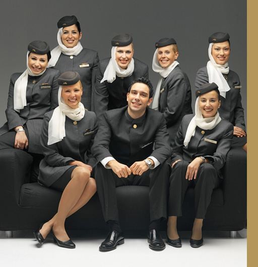 ชุดuniformของสายการบิน Etihad สายการบินแห่งชาติของสหรัฐอาหรับเอมิเรตส์ และมีเที่ยวบินตรงจาก BKK ถึง Abu Dhabi เมืองหลวง ทุกวันเลยค๊าาา!!