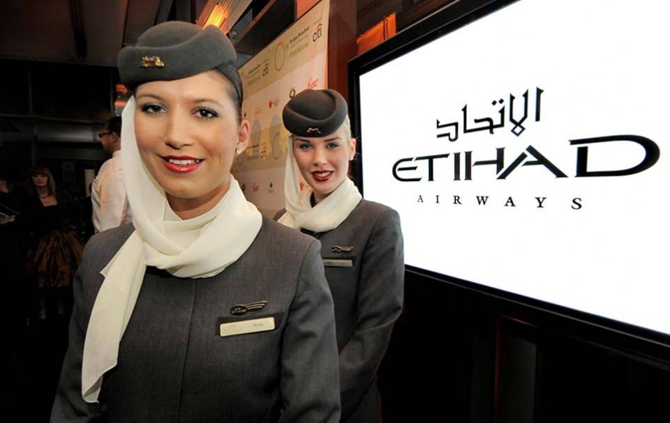 ชุดuniformของสายการบิน Etihad สายการบินแห่งชาติของสหรัฐอาหรับเอมิเรตส์ และมีเที่ยวบินตรงจาก BKK ถึง Abu Dhabi เมืองหลวง ทุกวันเลยค๊าาา!!