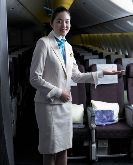 ชุด uniform ของสายการบิน Korean Air สายการบินแห่งชาติสีฟ้าของเกาหลีใต้ กับชุดสีฟ้า-สีขาวแลดูสะอาดสอ้านตาแต่แฝงไว้ด้วยความเรียบหรูงดงามแบบชาวเกาหลี!!!