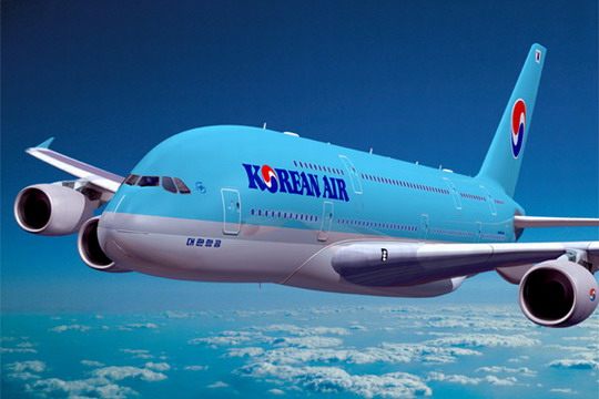 ชุด uniform ของสายการบิน Korean Air สายการบินแห่งชาติสีฟ้าของเกาหลีใต้ กับชุดสีฟ้า-สีขาวแลดูสะอาดสอ้านตาแต่แฝงไว้ด้วยความเรียบหรูงดงามแบบชาวเกาหลี!!!