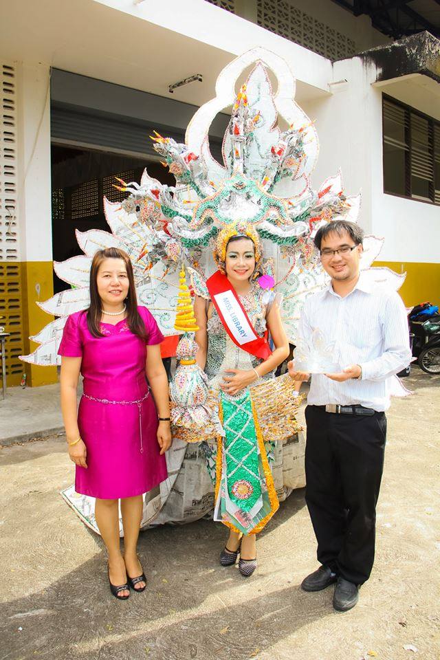 มิสไลบารี่.ชุดจากกระดาษ นสพ.โรงเรียนน้ำปาด จังหวัดอุตรดิตถ์