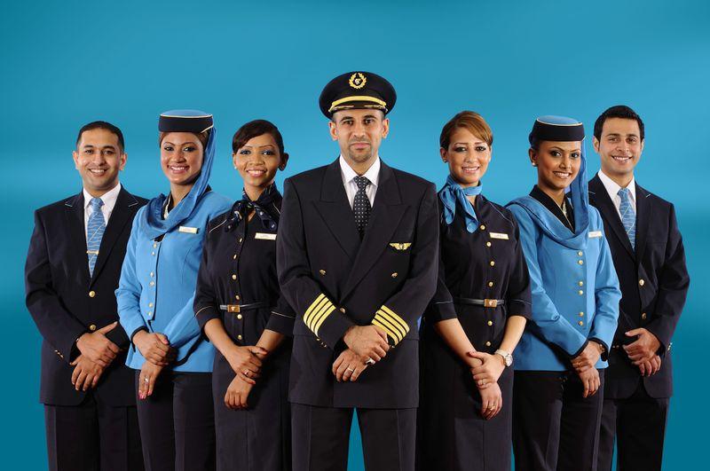 Oman Air สายการบินแห่งชาติโอมานกับ uniform สีฟ้าเรียบหรู และการตกแต่งภายในด้วยสีส้ม-ครีมอ่อนละมุนแต่ดูแข็งแกร่งหรูหราสบายตาเหมือนอยู่ในโรงแรมห้าดาว!!!